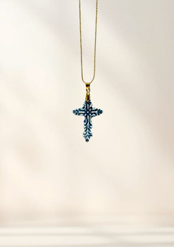 Cruz Repujada con cadena de bolitas